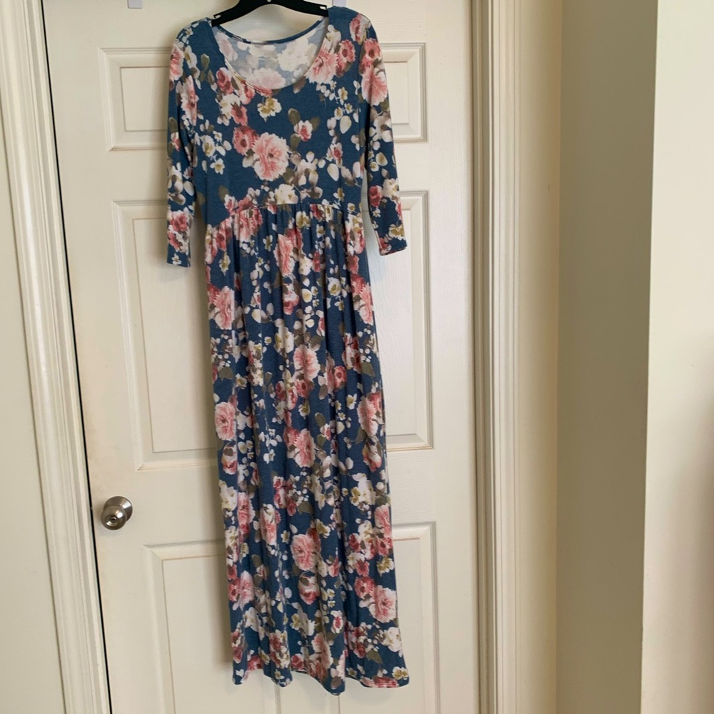 Floral maxi dress perfect for fall